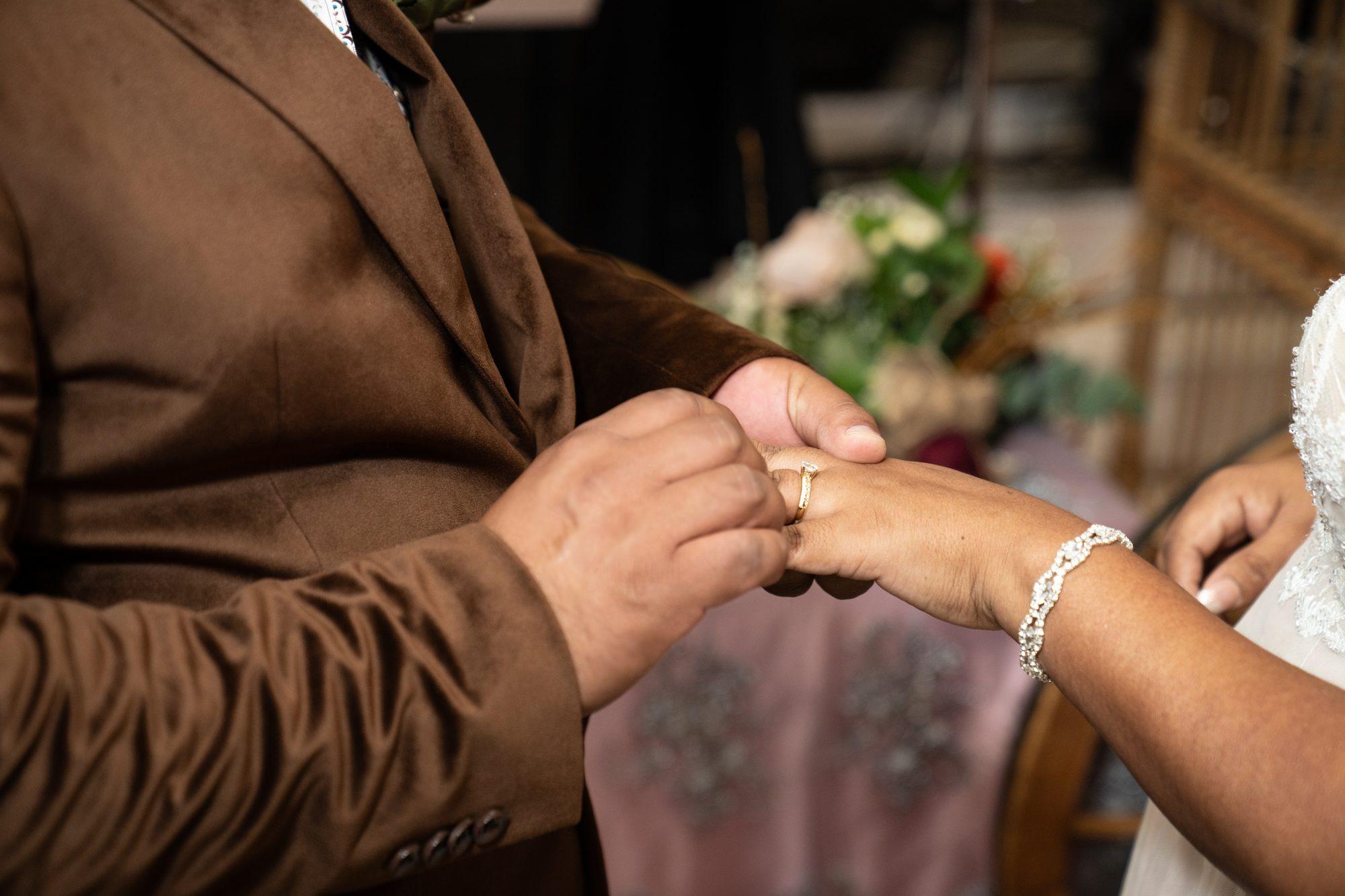 Fotografía de bodas en Richmond, Virginia: intercambio anillos — WENPHOTOGRAPHER